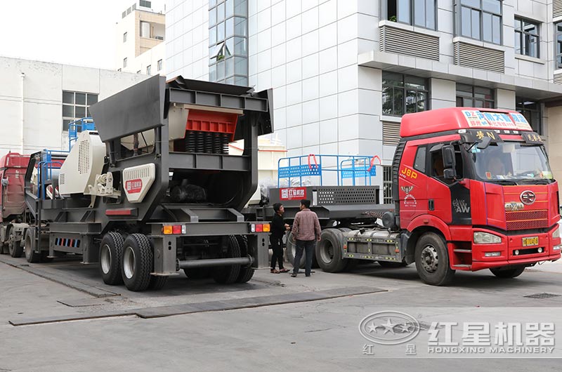 一體式建筑垃圾破碎機(jī)設(shè)備直接開往客戶現(xiàn)場(chǎng)